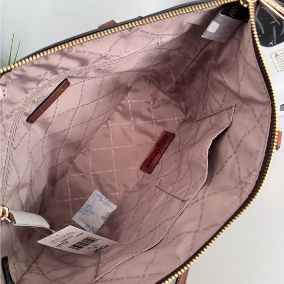 Michael Kors Purss - Picture 7 of 9